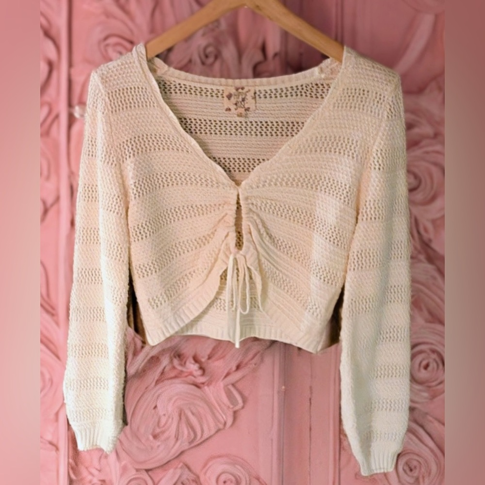 Hippie Rose Cropped Crochet Sweater 
Junior Medium  White